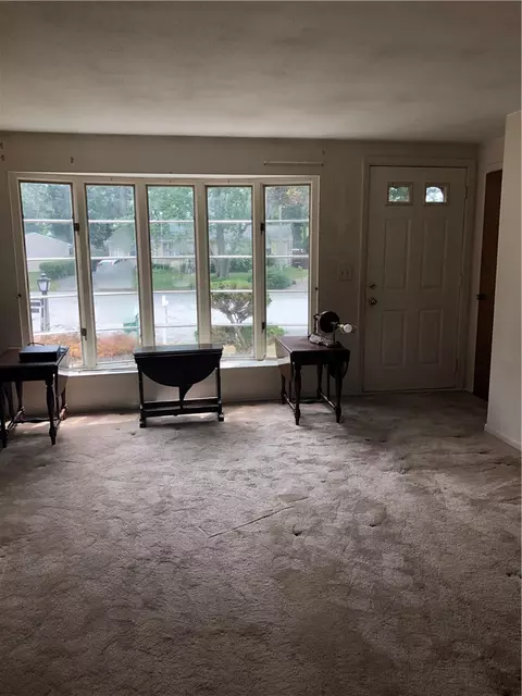 15 Thatch Ct, Warwick, RI 02889 photo 3