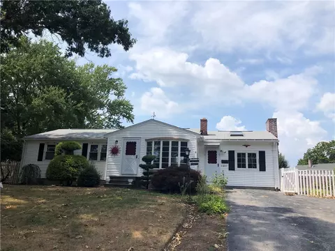 15 Thatch Ct, Warwick, RI 02889 photo 2