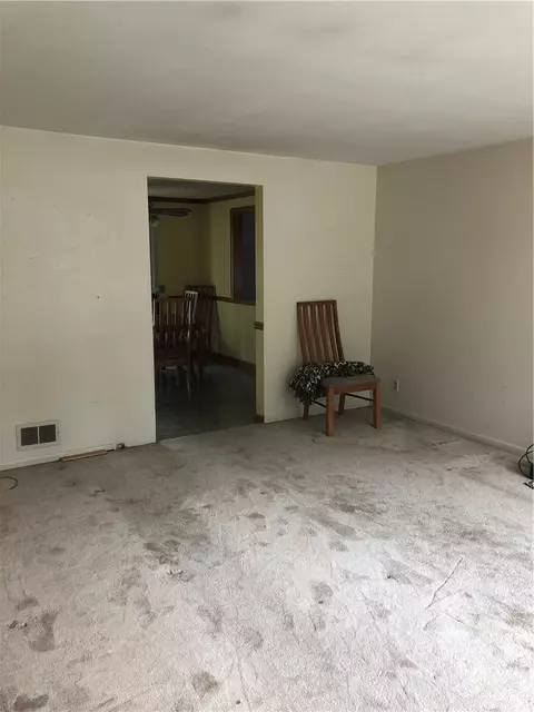 15 Thatch Ct, Warwick, RI 02889 photo 4