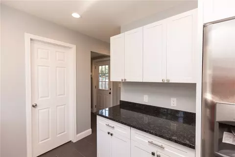8 Delaware Ave, Warwick, RI 02888 photo 26