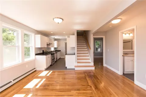 8 Delaware Ave, Warwick, RI 02888 photo 22