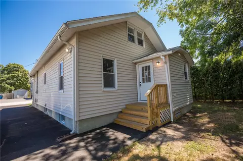 8 Delaware Ave, Warwick, RI 02888 photo 42