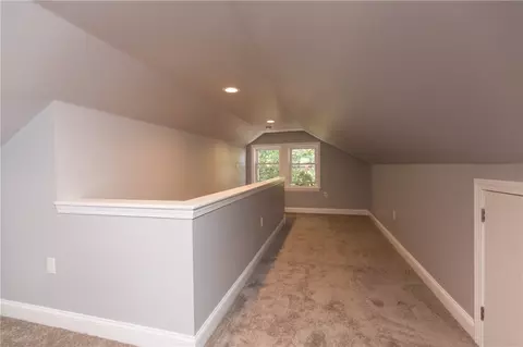 8 Delaware Ave, Warwick, RI 02888 photo 33