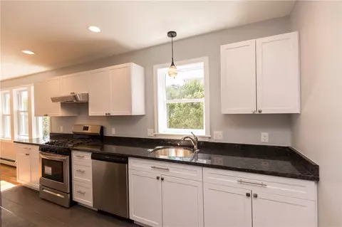 8 Delaware Ave, Warwick, RI 02888 photo 27
