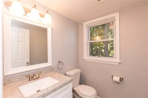 8 Delaware Ave, Warwick, RI 02888 photo 31