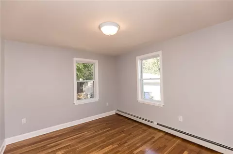 8 Delaware Ave, Warwick, RI 02888 photo 18