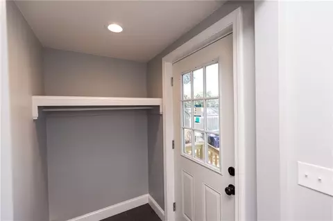 8 Delaware Ave, Warwick, RI 02888 photo 40