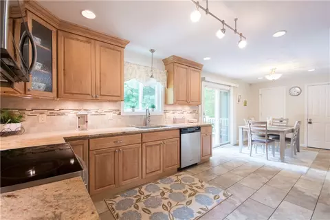 60 Cobblestone Ter, Coventry, RI 02816 photo 4
