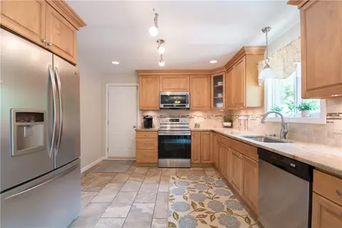 60 Cobblestone Ter, Coventry, RI 02816 photo 8