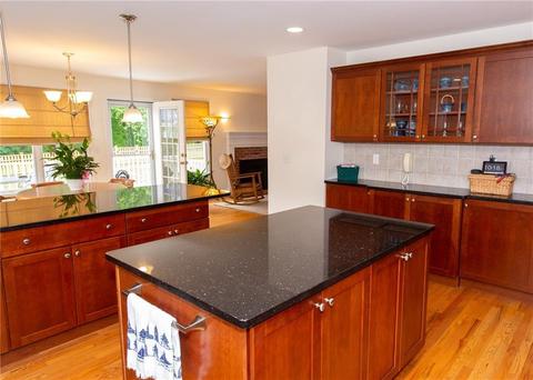 33 Paddock Ln, Middletown, RI 02842 photo 11
