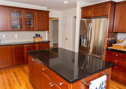 33 Paddock Ln, Middletown, RI 02842 photo 10