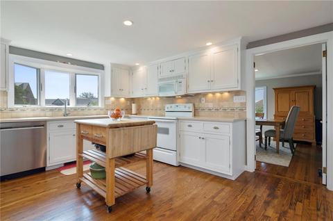 8 Winona Ave, Westerly, RI 02891 photo 10