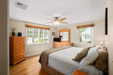 41 Squantum Dr, Warwick, RI 02888 photo 3