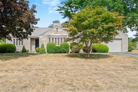 41 Squantum Dr, Warwick, RI 02888 photo 1
