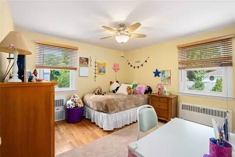 41 Squantum Dr, Warwick, RI 02888 photo 2