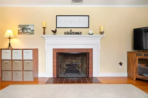 41 Squantum Dr, Warwick, RI 02888 photo 5