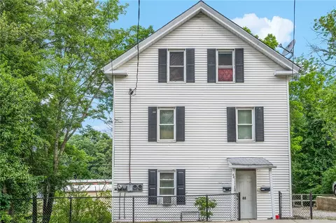 44 Oak St, Woonsocket, RI 02895 photo 2