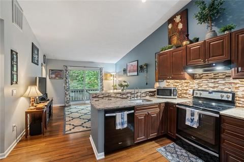 1007 Williamsburg Cir, Warwick, RI 02886 photo 4