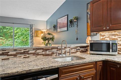 1007 Williamsburg Cir, Warwick, RI 02886 photo 5