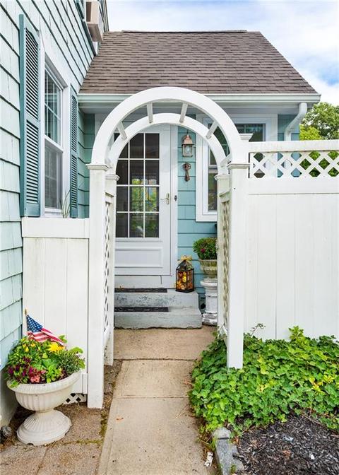 38 Modena Dr, Warwick, RI 02886 photo 3