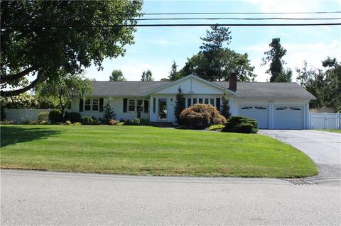 429 Algonquin Dr, Warwick, RI 02888 photo 1