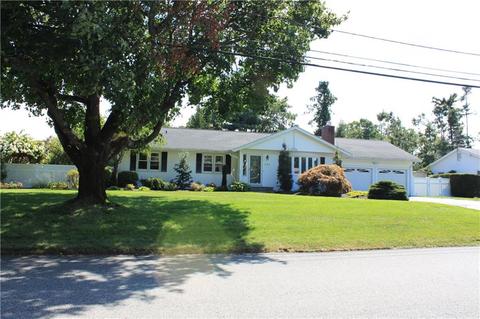 429 Algonquin Dr, Warwick, RI 02888 photo 2