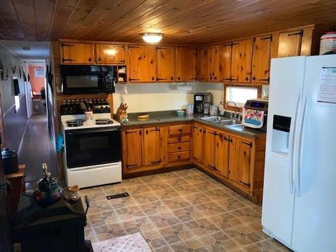 11 Woodridge Dr, Mapleville, RI 02839 photo 2