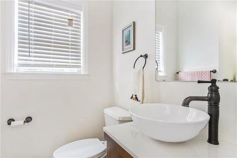 566 E Main Rd, Middletown, RI 02842 photo 13
