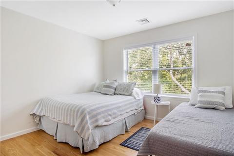 566 E Main Rd, Middletown, RI 02842 photo 18