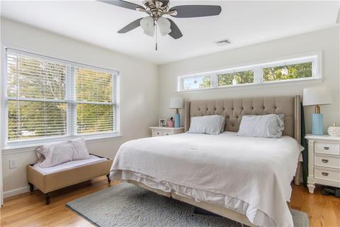 566 E Main Rd, Middletown, RI 02842 photo 14