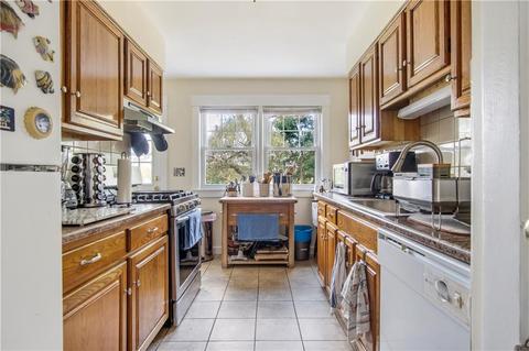 566 E Main Rd, Middletown, RI 02842 photo 29
