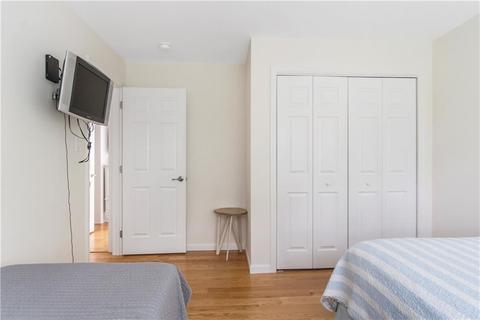 566 E Main Rd, Middletown, RI 02842 photo 19