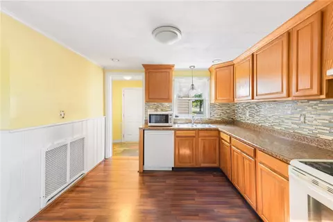 415 Chapmans Ave, Warwick, RI 02886 photo 2