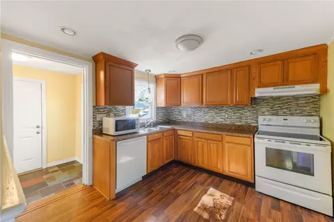 415 Chapmans Ave, Warwick, RI 02886 photo 3