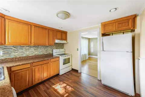 415 Chapmans Ave, Warwick, RI 02886 photo 4