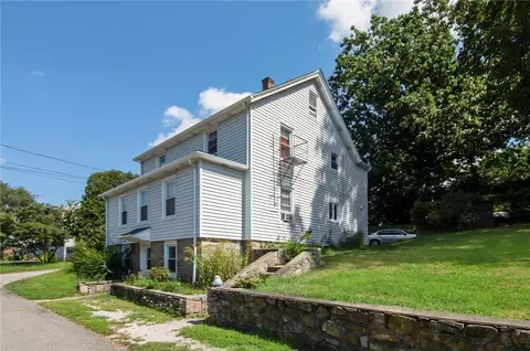 7 Ava St, Westerly, RI 02891 photo 2