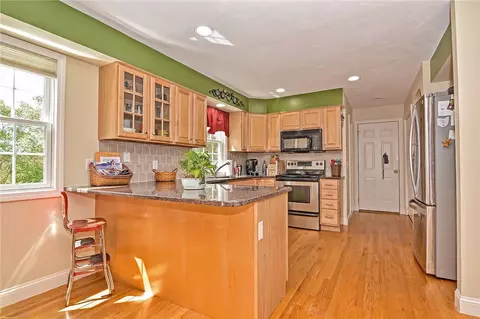 7 Asylum Rd, Warren, RI 02885 photo 13