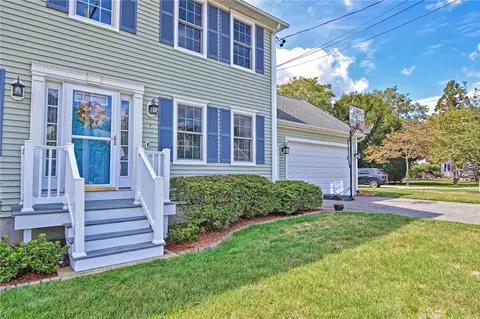 7 Asylum Rd, Warren, RI 02885 photo 3