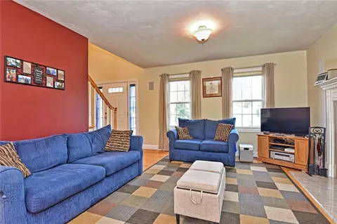 7 Asylum Rd, Warren, RI 02885 photo 6