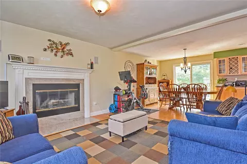 7 Asylum Rd, Warren, RI 02885 photo 8