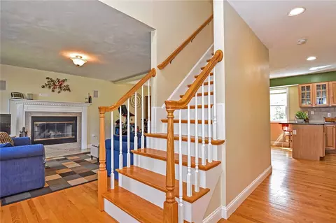 7 Asylum Rd, Warren, RI 02885 photo 5
