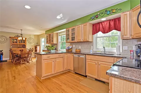 7 Asylum Rd, Warren, RI 02885 photo 14
