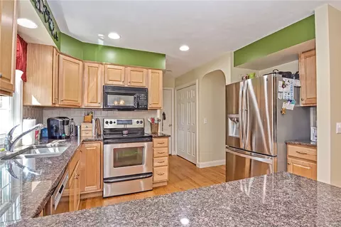 7 Asylum Rd, Warren, RI 02885 photo 17