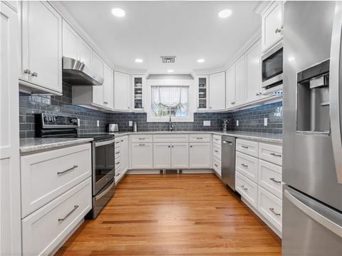 5 Mount Ave, Bristol, RI 02809 photo 2