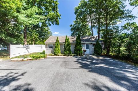 40 Lake Washington Dr, Glocester, RI 02814 photo 4