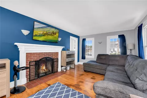 18 Maplehurst Ave, Warwick, RI 02889 photo 2