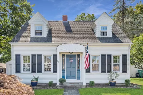 18 Maplehurst Ave, Warwick, RI 02889 photo 1