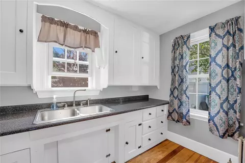 18 Maplehurst Ave, Warwick, RI 02889 photo 5
