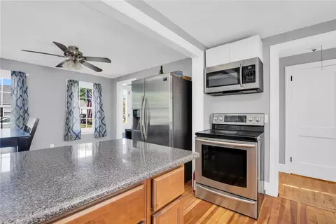 18 Maplehurst Ave, Warwick, RI 02889 photo 4
