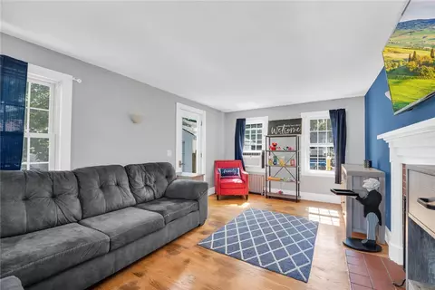 18 Maplehurst Ave, Warwick, RI 02889 photo 3